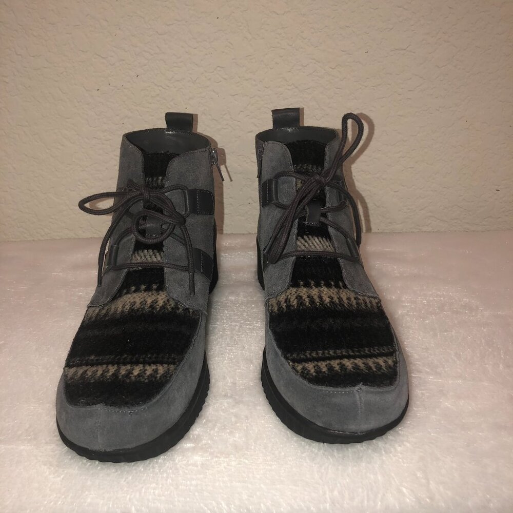 Aerosoles  Umpire Grey Combo Booties